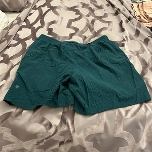Green pacebreaker men’s liner less 7 inch shorts xl